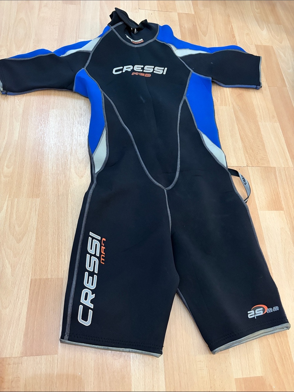 Cressi Men’s Shorty Wetsuit in Black and Blue